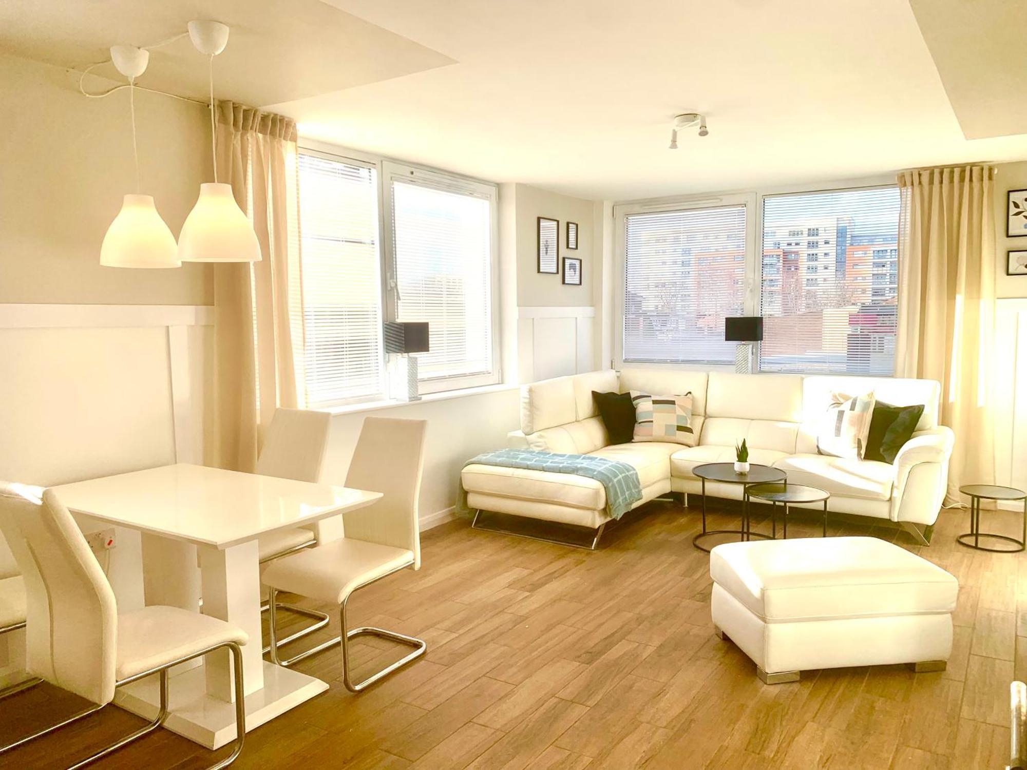 Large Modern 3 Bedroom City Centre Apartment ,Free Parking Liverpool Bagian luar foto